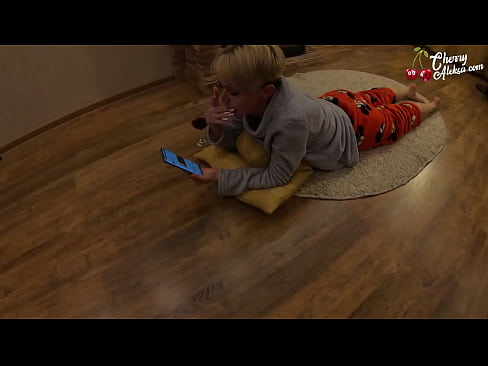 ❤️ Gila Pirang Mengisap Penis Besar Mengisap dan Memantul Di Atasnya - Seks Anal Porno fb di id.pornmega.ru ️❤