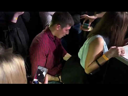 ❤️ Seks nyata di klub malam Rusia. Gadis Rusia berusia 18 tahun di anus dan vagina bercinta di klub malam Porno fb di id.pornmega.ru ️❤